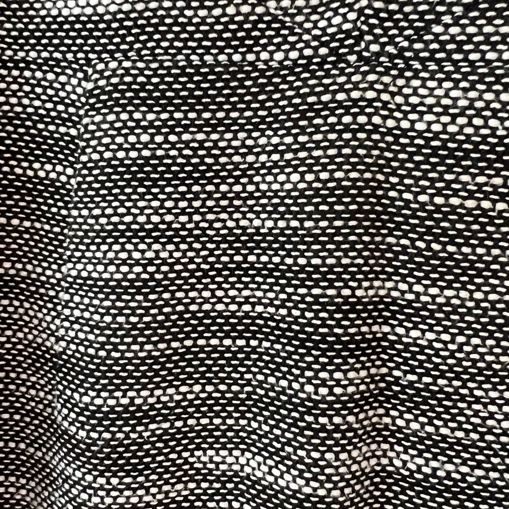 Size 4, v-neck - Picture 3 of 3